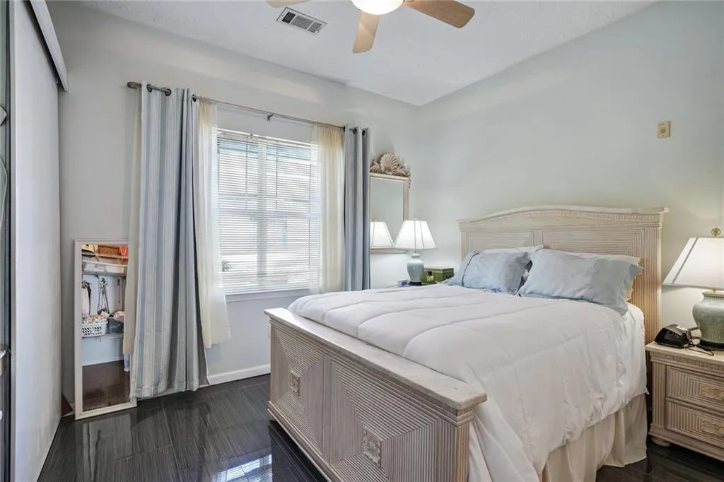 5559 Glenridge Drive Unit 2401, Atlanta, Georgia 30342, 2 Bedrooms Bedrooms, ,1 BathroomBathrooms,Residential,Sold,5559 Glenridge Drive Unit 2401,7437984