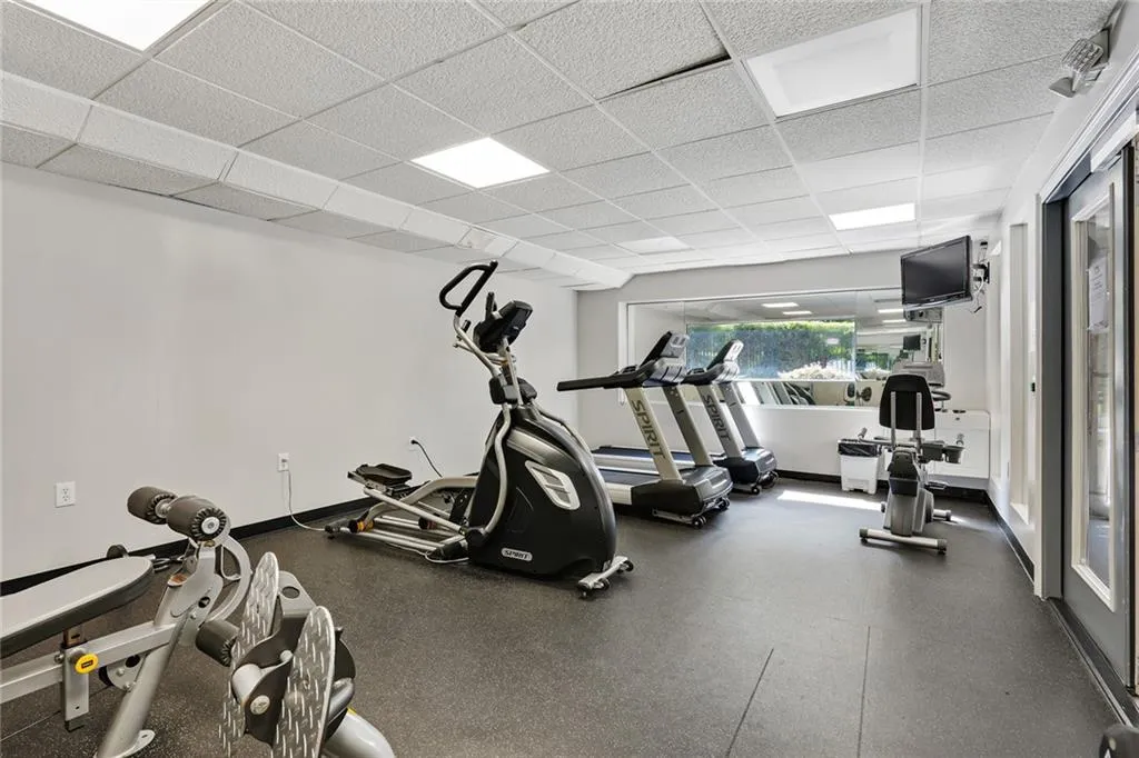 5559 Glenridge Drive Unit 2401, Atlanta, Georgia 30342, 2 Bedrooms Bedrooms, ,1 BathroomBathrooms,Residential,Sold,5559 Glenridge Drive Unit 2401,7437984