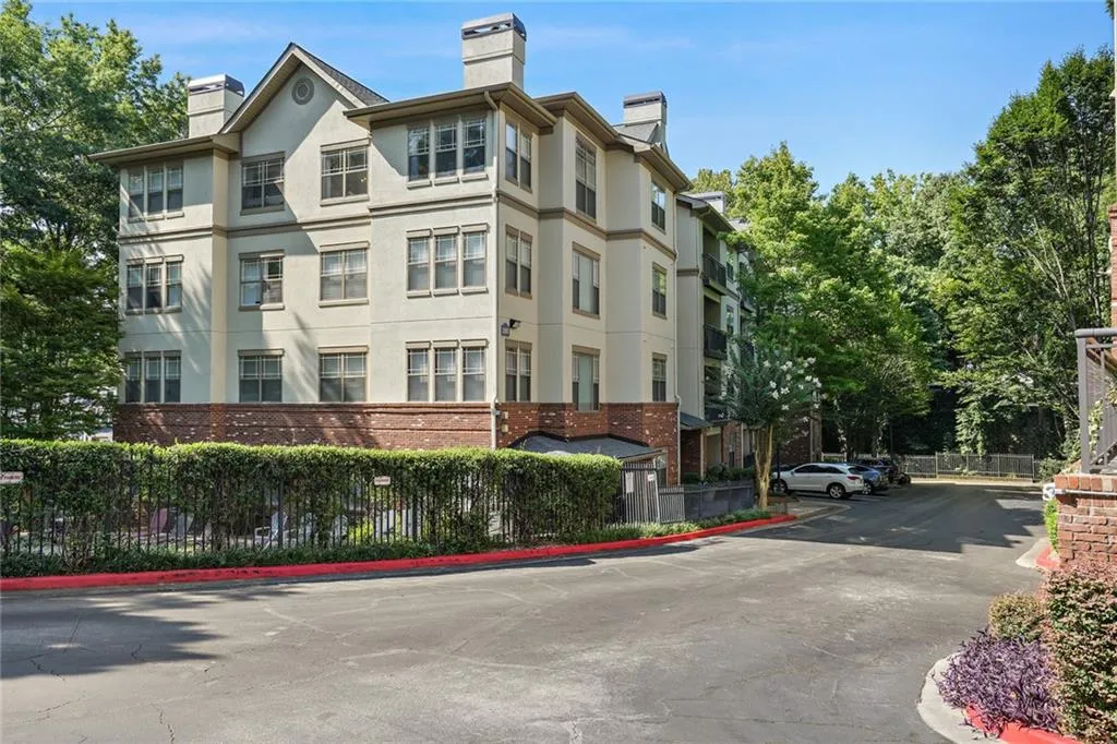 5559 Glenridge Drive Unit 2401, Atlanta, Georgia 30342, 2 Bedrooms Bedrooms, ,1 BathroomBathrooms,Residential,Sold,5559 Glenridge Drive Unit 2401,7437984