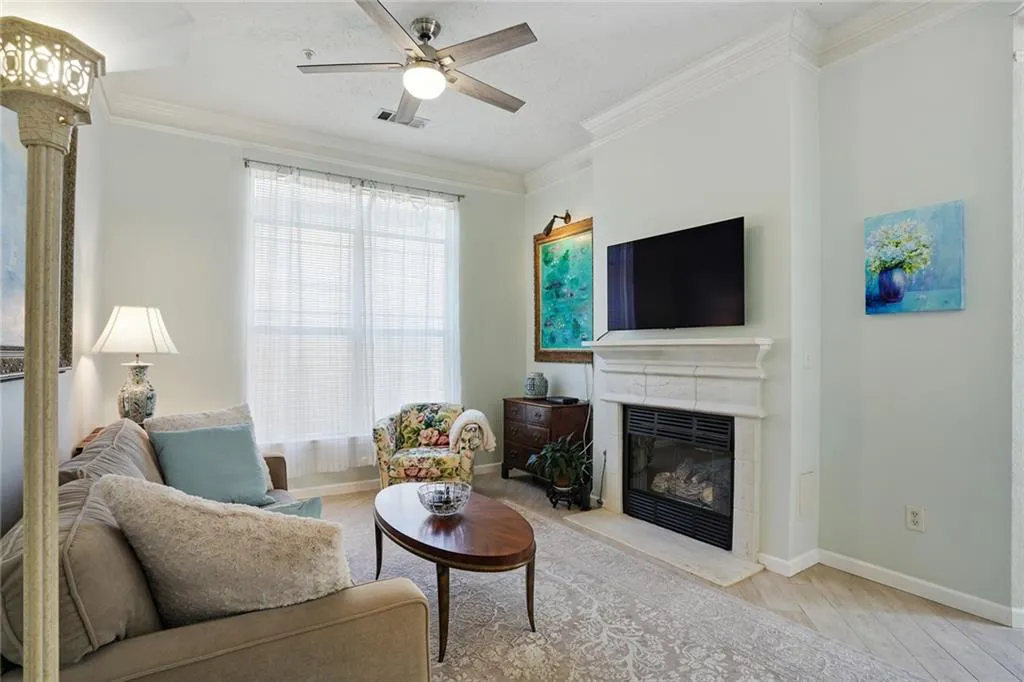 5559 Glenridge Drive Unit 2401, Atlanta, Georgia 30342, 2 Bedrooms Bedrooms, ,1 BathroomBathrooms,Residential,Sold,5559 Glenridge Drive Unit 2401,7437984