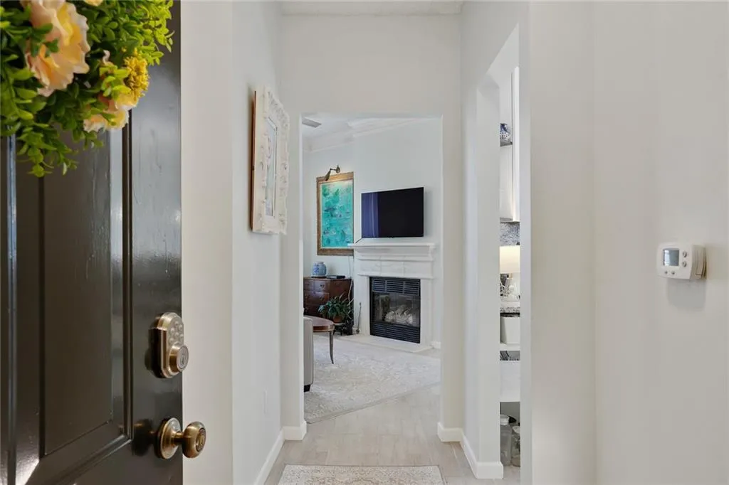 5559 Glenridge Drive Unit 2401, Atlanta, Georgia 30342, 2 Bedrooms Bedrooms, ,1 BathroomBathrooms,Residential,Sold,5559 Glenridge Drive Unit 2401,7437984