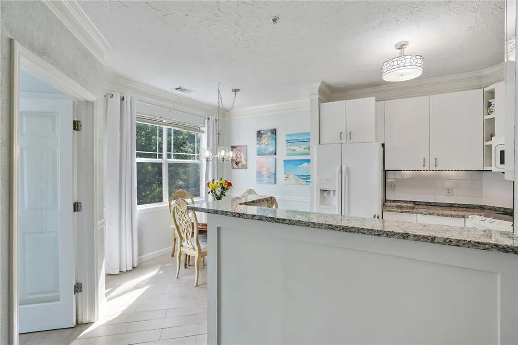 5559 Glenridge Drive Unit 2401, Atlanta, Georgia 30342, 2 Bedrooms Bedrooms, ,1 BathroomBathrooms,Residential,Sold,5559 Glenridge Drive Unit 2401,7437984