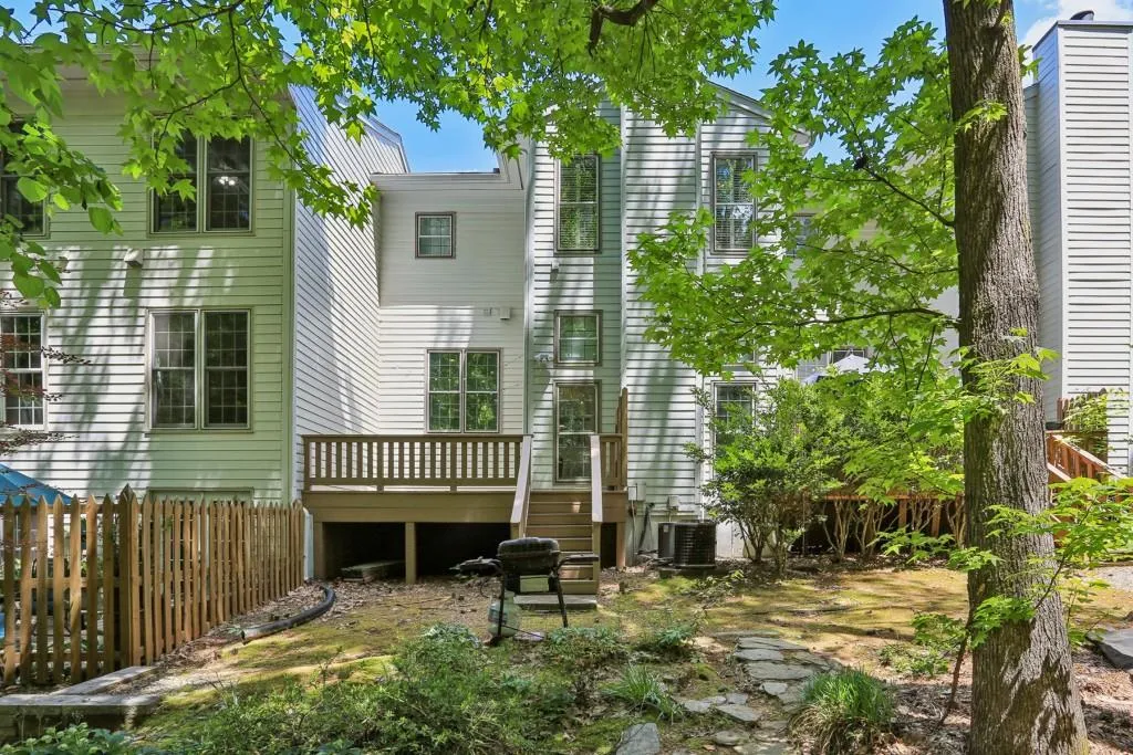 403 Brandywine Circle, Sandy Springs, Georgia 30350, 3 Bedrooms Bedrooms, ,2 BathroomsBathrooms,Residential,Sold,403 Brandywine Circle,7379971