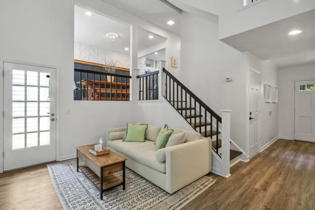 403 Brandywine Circle, Sandy Springs, Georgia 30350, 3 Bedrooms Bedrooms, ,2 BathroomsBathrooms,Residential,Sold,403 Brandywine Circle,7379971