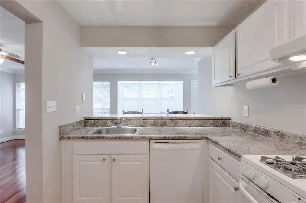 6802 Glenridge Drive Unit D, Sandy Springs, Georgia 30328, 1 Bedroom Bedrooms, ,1 BathroomBathrooms,Residential,Sold,6802 Glenridge Drive Unit D,6796275