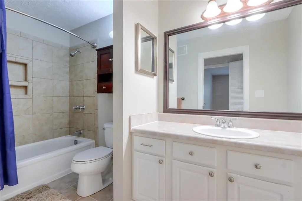 6802 Glenridge Drive Unit D, Sandy Springs, Georgia 30328, 1 Bedroom Bedrooms, ,1 BathroomBathrooms,Residential,Sold,6802 Glenridge Drive Unit D,6796275