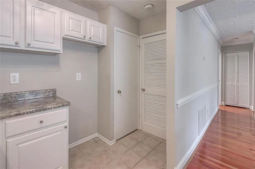 6802 Glenridge Drive Unit D, Sandy Springs, Georgia 30328, 1 Bedroom Bedrooms, ,1 BathroomBathrooms,Residential,Sold,6802 Glenridge Drive Unit D,6796275