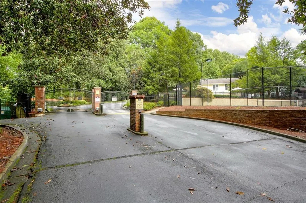 6802 Glenridge Drive Unit D, Sandy Springs, Georgia 30328, 1 Bedroom Bedrooms, ,1 BathroomBathrooms,Residential,Sold,6802 Glenridge Drive Unit D,6796275