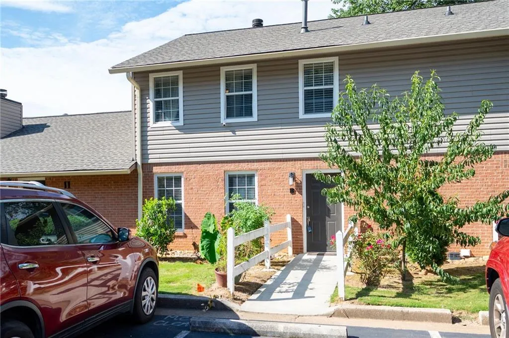 7750 Roswell Road Unit 11b, Sandy Springs, Georgia 30350, 3 Bedrooms Bedrooms, ,2 BathroomsBathrooms,Residential,For Sale,7750 Roswell Road Unit 11b,7643081
