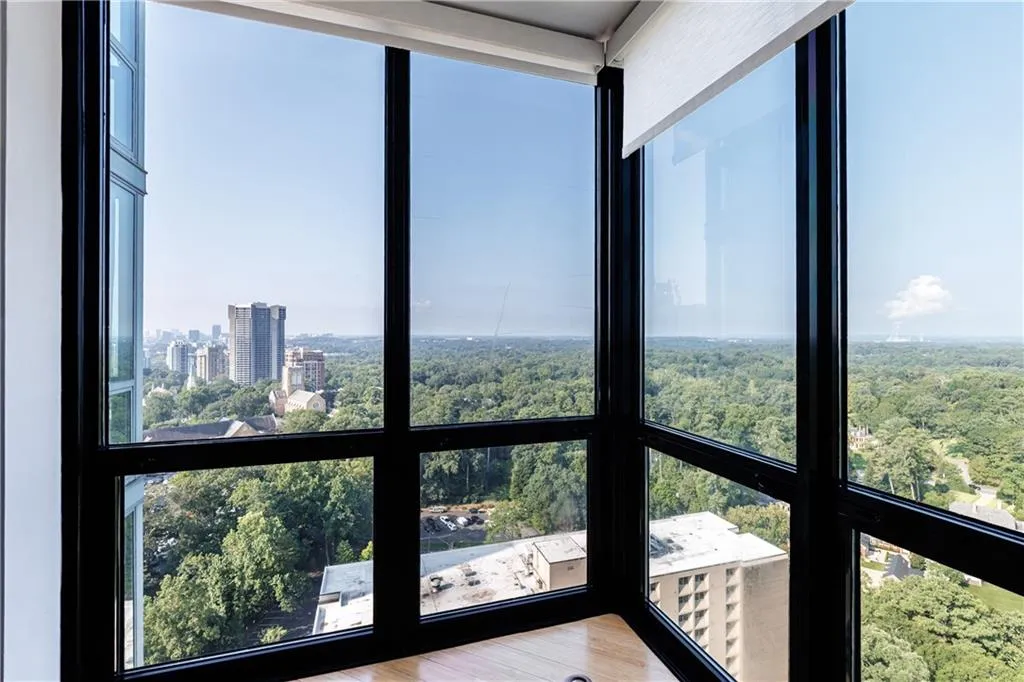 Floor to Ceiling Windows