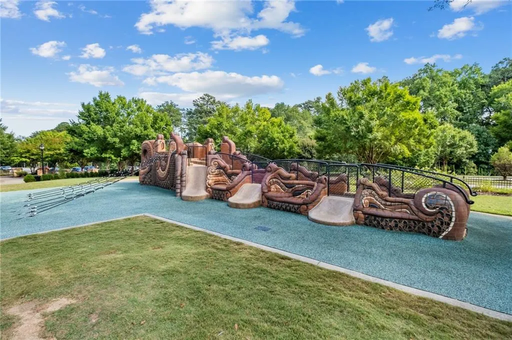 6875 Heathfield Drive, Sandy Springs, Georgia 30328, 5 Bedrooms Bedrooms, ,3 BathroomsBathrooms,Residential,Sold,6875 Heathfield Drive,7450337
