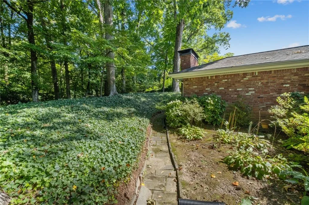 6875 Heathfield Drive, Sandy Springs, Georgia 30328, 5 Bedrooms Bedrooms, ,3 BathroomsBathrooms,Residential,Sold,6875 Heathfield Drive,7450337