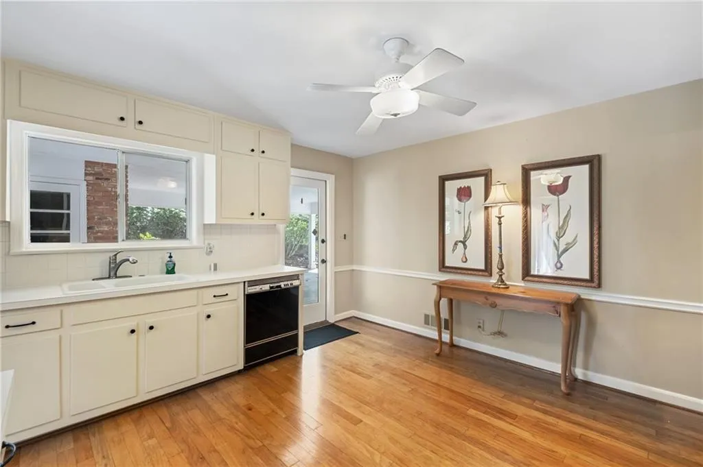 6875 Heathfield Drive, Sandy Springs, Georgia 30328, 5 Bedrooms Bedrooms, ,3 BathroomsBathrooms,Residential,Sold,6875 Heathfield Drive,7450337