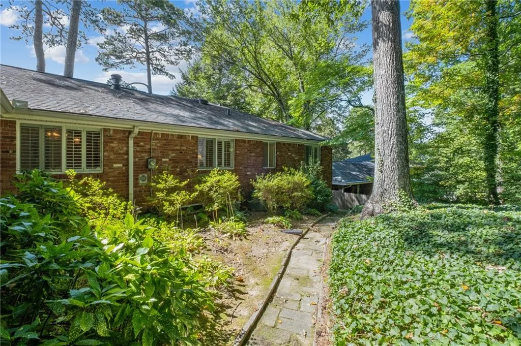 6875 Heathfield Drive, Sandy Springs, Georgia 30328, 5 Bedrooms Bedrooms, ,3 BathroomsBathrooms,Residential,Sold,6875 Heathfield Drive,7450337