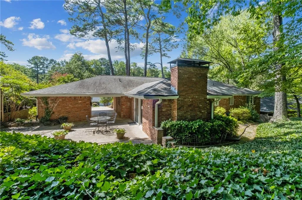 6875 Heathfield Drive, Sandy Springs, Georgia 30328, 5 Bedrooms Bedrooms, ,3 BathroomsBathrooms,Residential,Sold,6875 Heathfield Drive,7450337