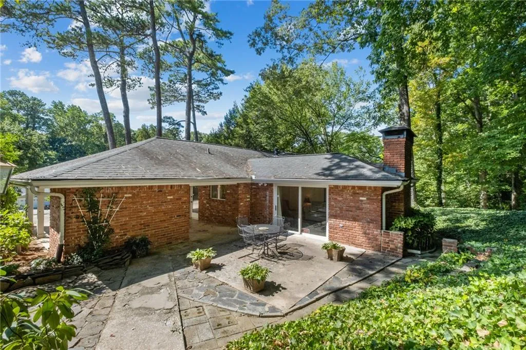 6875 Heathfield Drive, Sandy Springs, Georgia 30328, 5 Bedrooms Bedrooms, ,3 BathroomsBathrooms,Residential,Sold,6875 Heathfield Drive,7450337