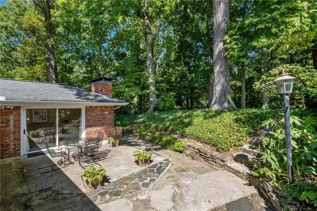 6875 Heathfield Drive, Sandy Springs, Georgia 30328, 5 Bedrooms Bedrooms, ,3 BathroomsBathrooms,Residential,Sold,6875 Heathfield Drive,7450337