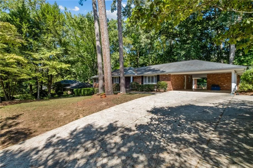 6875 Heathfield Drive, Sandy Springs, Georgia 30328, 5 Bedrooms Bedrooms, ,3 BathroomsBathrooms,Residential,Sold,6875 Heathfield Drive,7450337