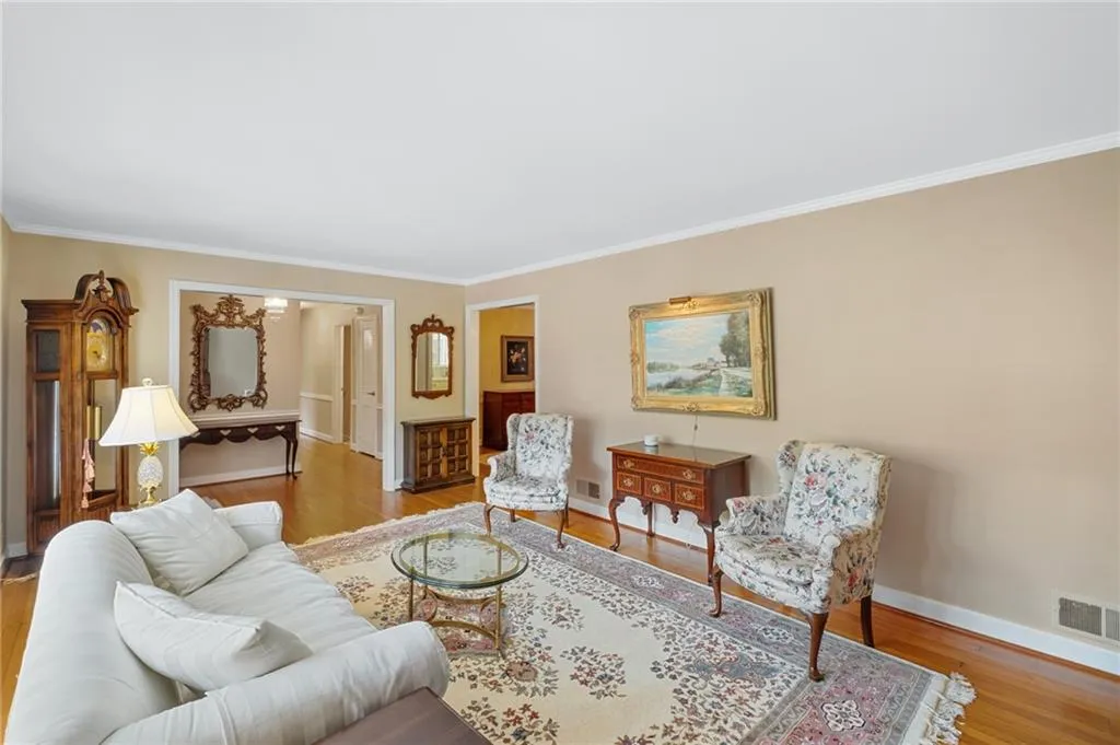 6875 Heathfield Drive, Sandy Springs, Georgia 30328, 5 Bedrooms Bedrooms, ,3 BathroomsBathrooms,Residential,Sold,6875 Heathfield Drive,7450337