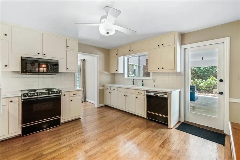 6875 Heathfield Drive, Sandy Springs, Georgia 30328, 5 Bedrooms Bedrooms, ,3 BathroomsBathrooms,Residential,Sold,6875 Heathfield Drive,7450337