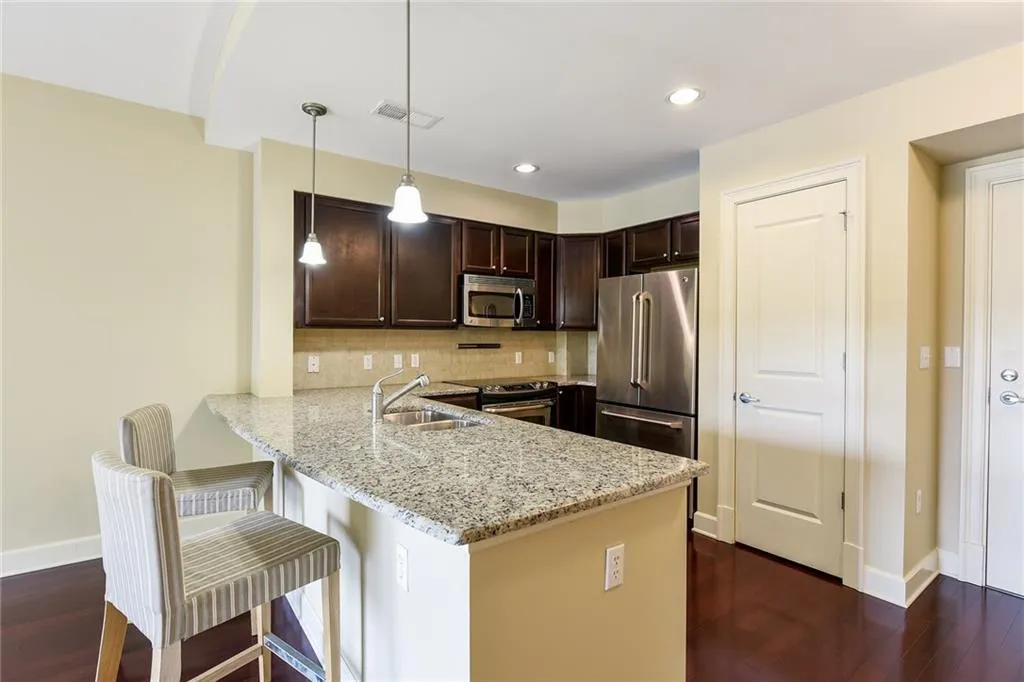 200 River Vista Drive Unit 401, Atlanta, Georgia 30339, 1 Bedroom Bedrooms, ,1 BathroomBathrooms,Residential,Sold,200 River Vista Drive Unit 401,5752027