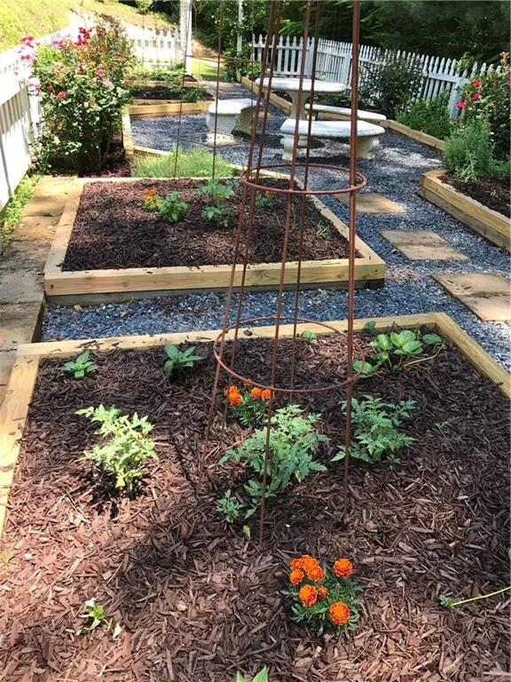 5775 De Claire Court, Atlanta, Georgia 30328, 5 Bedrooms Bedrooms, ,5 BathroomsBathrooms,Residential,Sold,5775 De Claire Court,6124352