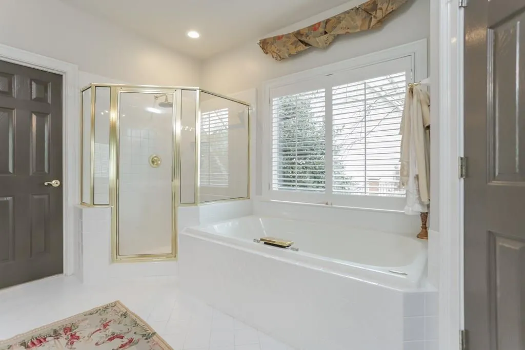 5775 De Claire Court, Atlanta, Georgia 30328, 5 Bedrooms Bedrooms, ,5 BathroomsBathrooms,Residential,Sold,5775 De Claire Court,6124352