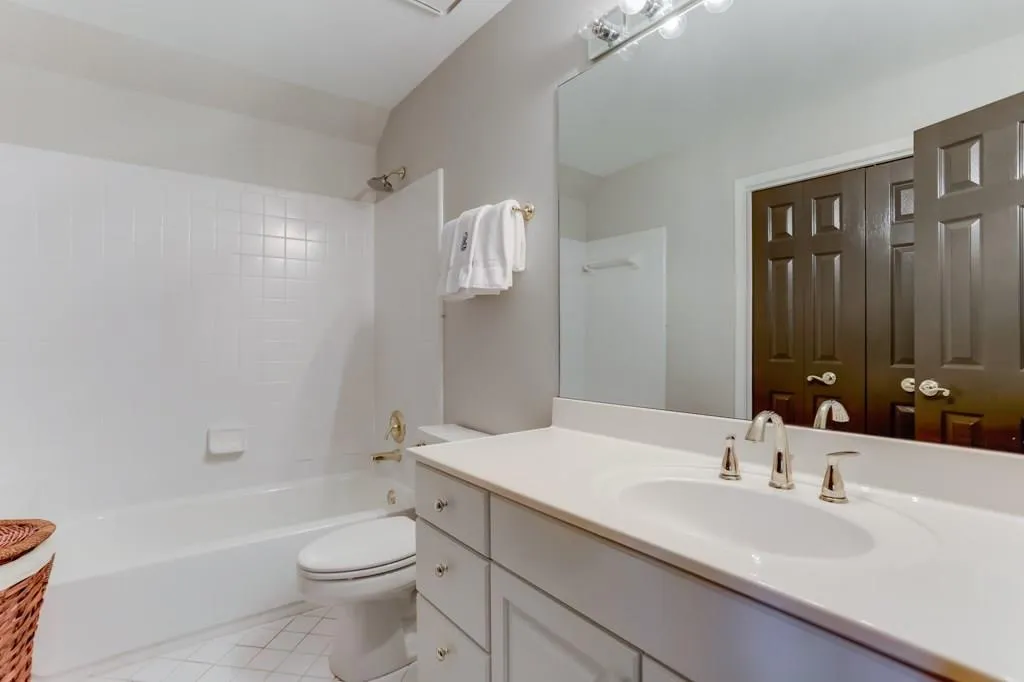 5775 De Claire Court, Atlanta, Georgia 30328, 5 Bedrooms Bedrooms, ,5 BathroomsBathrooms,Residential,Sold,5775 De Claire Court,6124352