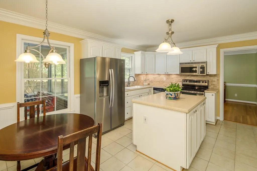 440 River Valley Road, Sandy Springs, Georgia 30328, 4 Bedrooms Bedrooms, ,3 BathroomsBathrooms,Residential,Sold,440 River Valley Road,6025932