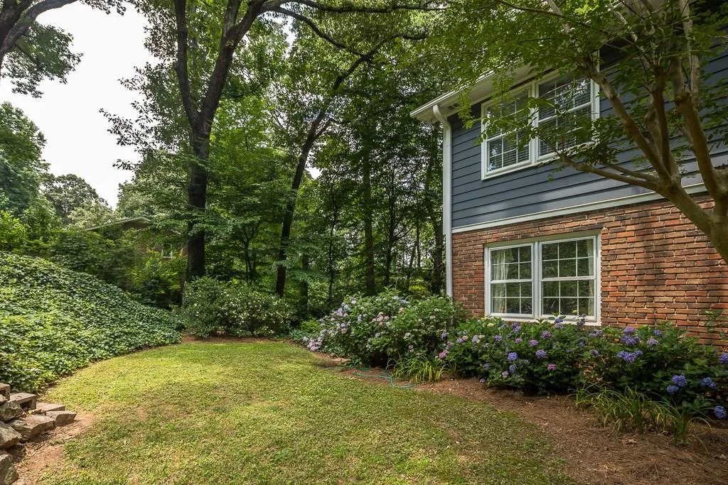 440 River Valley Road, Sandy Springs, Georgia 30328, 4 Bedrooms Bedrooms, ,3 BathroomsBathrooms,Residential,Sold,440 River Valley Road,6025932
