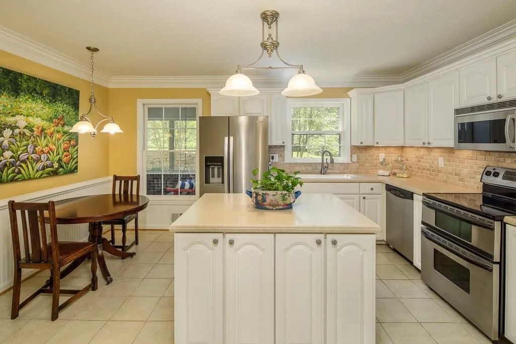 440 River Valley Road, Sandy Springs, Georgia 30328, 4 Bedrooms Bedrooms, ,3 BathroomsBathrooms,Residential,Sold,440 River Valley Road,6025932