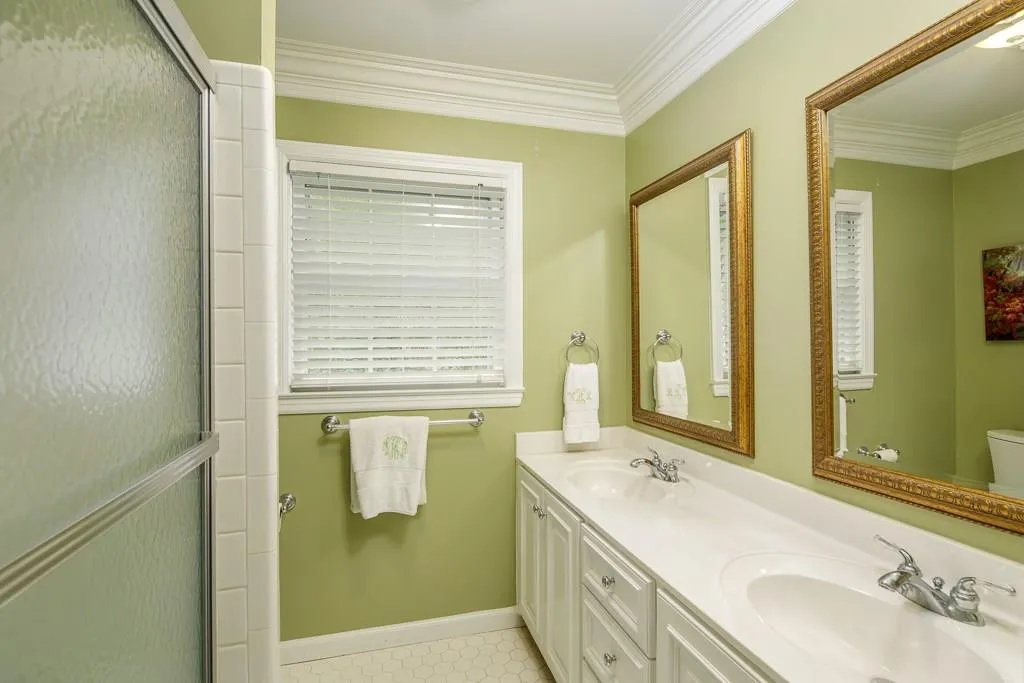 440 River Valley Road, Sandy Springs, Georgia 30328, 4 Bedrooms Bedrooms, ,3 BathroomsBathrooms,Residential,Sold,440 River Valley Road,6025932