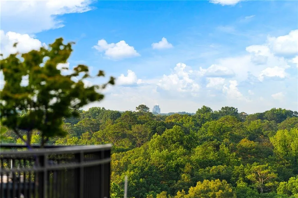 3286 Northside Parkway Nw Unit Ph2, Atlanta, Georgia 30327, 3 Bedrooms Bedrooms, ,2 BathroomsBathrooms,Residential,For Sale,3286 Northside Parkway Nw Unit Ph2,7594319