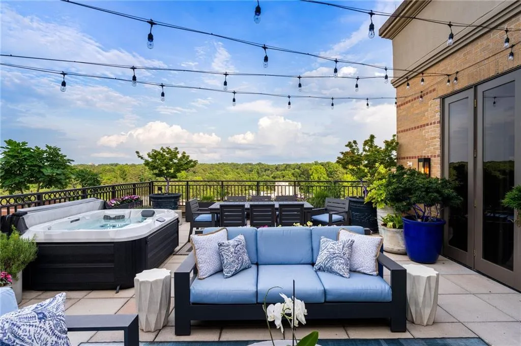 3286 Northside Parkway Nw Unit Ph2, Atlanta, Georgia 30327, 3 Bedrooms Bedrooms, ,2 BathroomsBathrooms,Residential,For Sale,3286 Northside Parkway Nw Unit Ph2,7594319