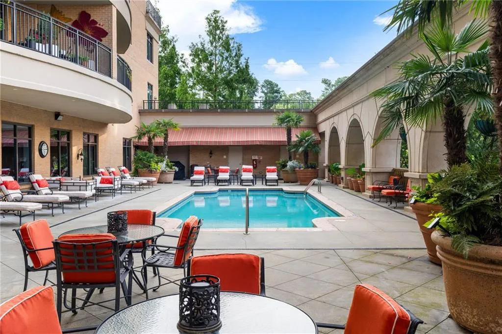 3286 Northside Parkway Nw Unit Ph2, Atlanta, Georgia 30327, 3 Bedrooms Bedrooms, ,2 BathroomsBathrooms,Residential,For Sale,3286 Northside Parkway Nw Unit Ph2,7594319