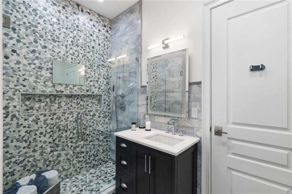 3286 Northside Parkway Nw Unit Ph2, Atlanta, Georgia 30327, 3 Bedrooms Bedrooms, ,2 BathroomsBathrooms,Residential,For Sale,3286 Northside Parkway Nw Unit Ph2,7594319