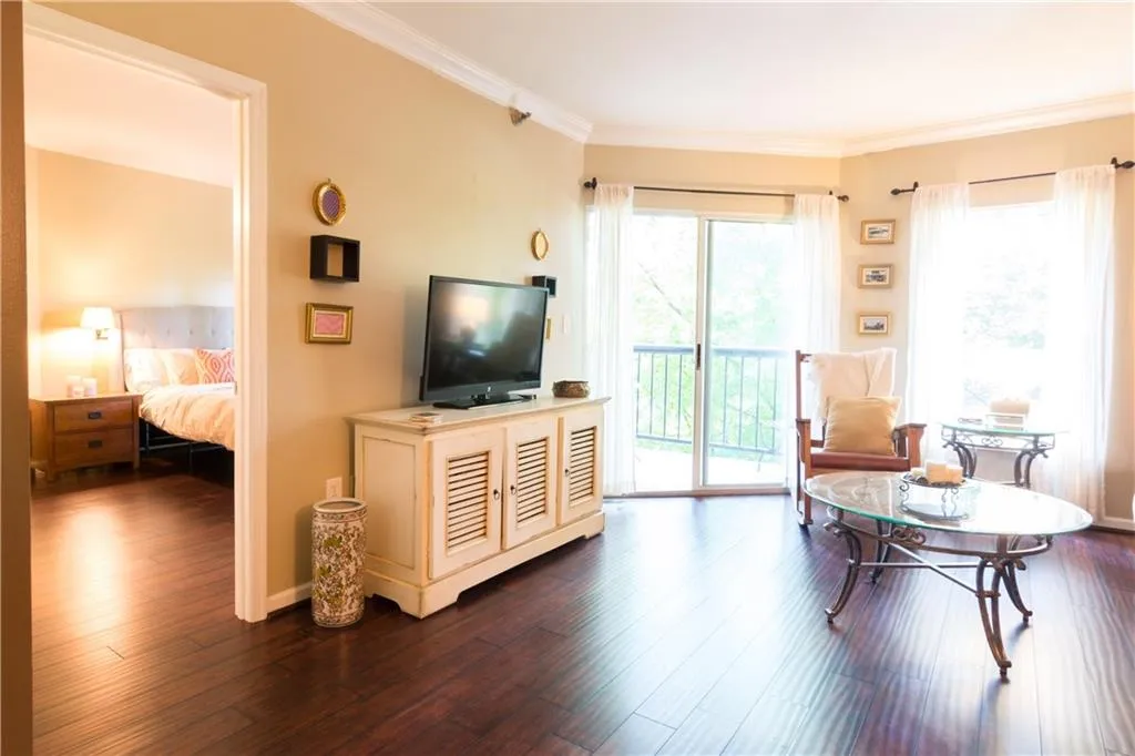 1 Biscayne Drive Nw Unit 207, Atlanta, Georgia 30309, 1 Bedroom Bedrooms, ,1 BathroomBathrooms,Residential,Sold,1 Biscayne Drive Nw Unit 207,5696348