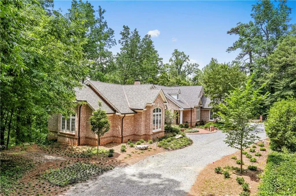 2350 W Wesley Road Nw, Atlanta, Georgia 30327, 3 Bedrooms Bedrooms, ,4 BathroomsBathrooms,Residential,Sold,2350 W Wesley Road Nw,5869661
