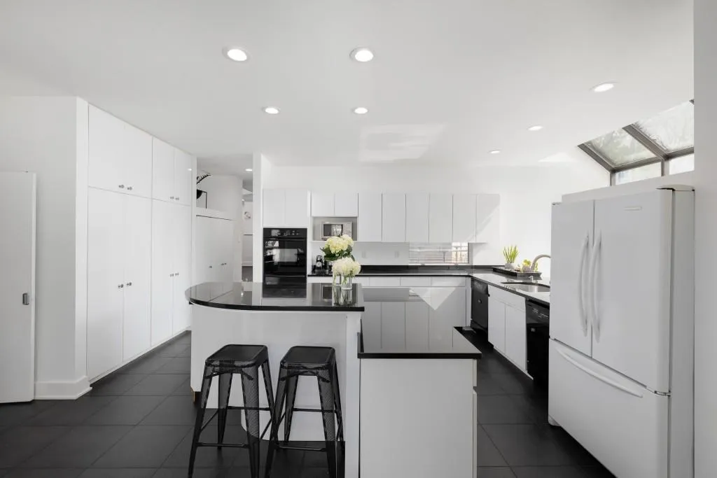 33 Spring Oaks Court, Atlanta, Georgia 30327, 5 Bedrooms Bedrooms, ,7 BathroomsBathrooms,Residential,Sold,33 Spring Oaks Court,7010218