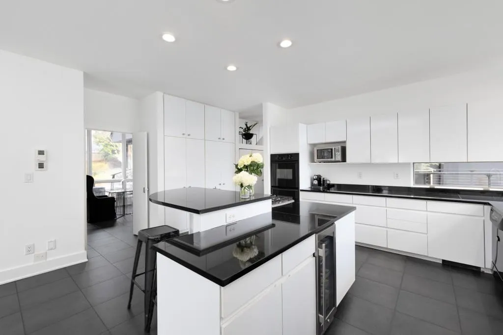 33 Spring Oaks Court, Atlanta, Georgia 30327, 5 Bedrooms Bedrooms, ,7 BathroomsBathrooms,Residential,Sold,33 Spring Oaks Court,7010218