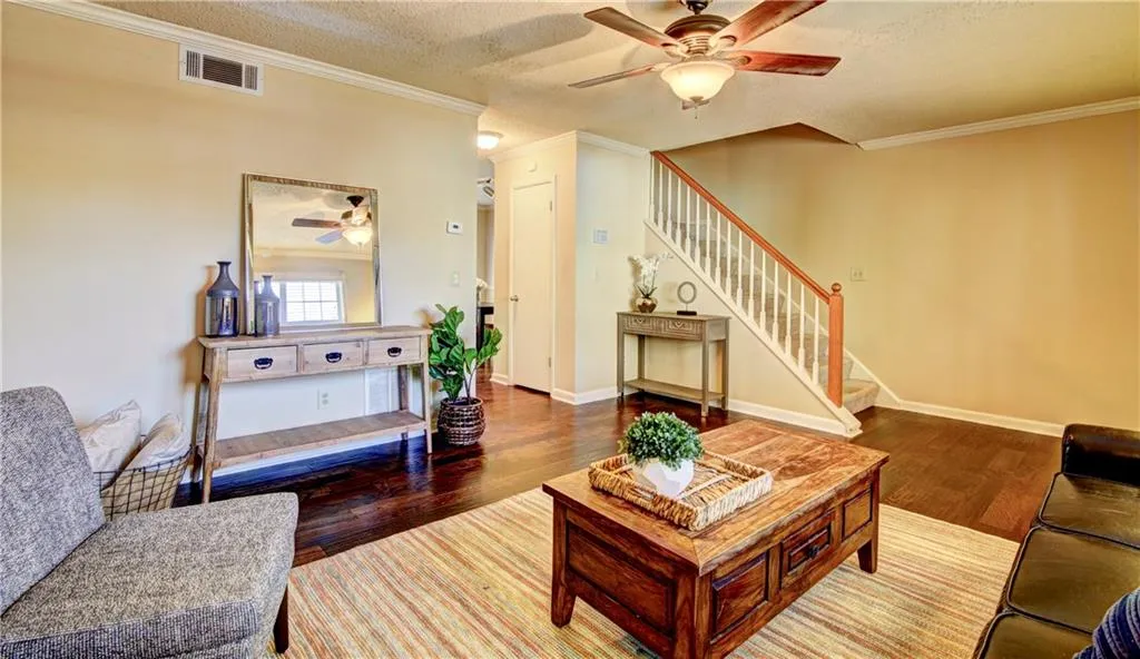 6900 Roswell Road Unit M3, Atlanta, Georgia 30328, 2 Bedrooms Bedrooms, ,2 BathroomsBathrooms,Residential,Sold,6900 Roswell Road Unit M3,5942322