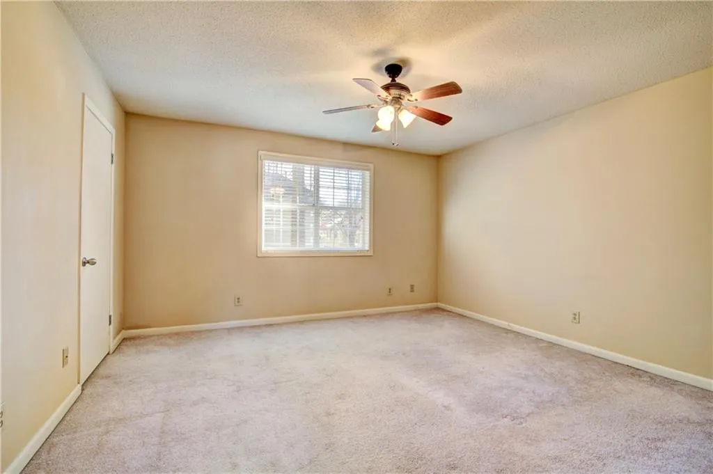 6900 Roswell Road Unit M3, Atlanta, Georgia 30328, 2 Bedrooms Bedrooms, ,2 BathroomsBathrooms,Residential,Sold,6900 Roswell Road Unit M3,5942322