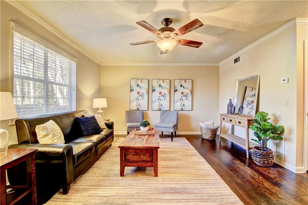 6900 Roswell Road Unit M3, Atlanta, Georgia 30328, 2 Bedrooms Bedrooms, ,2 BathroomsBathrooms,Residential,Sold,6900 Roswell Road Unit M3,5942322