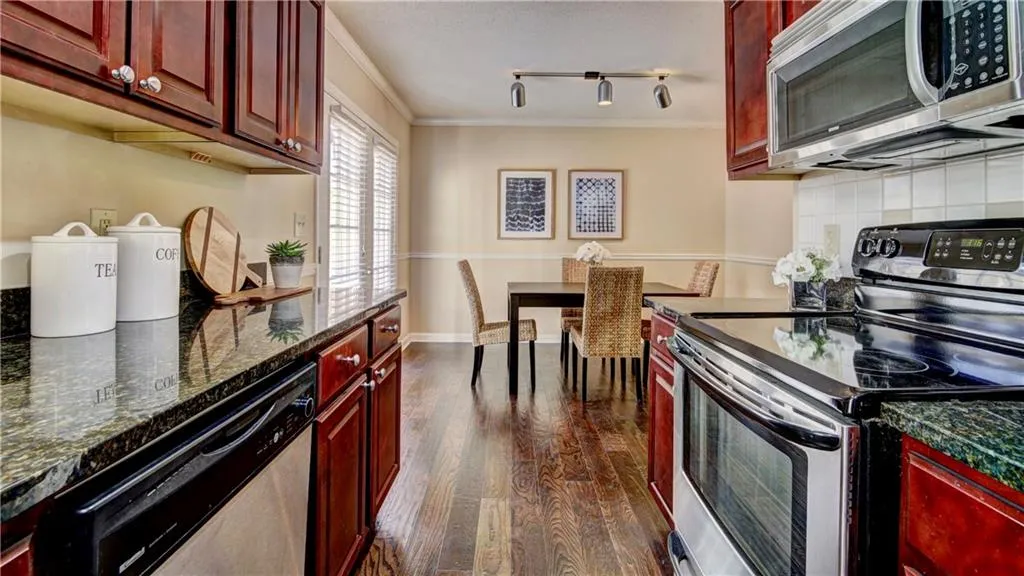 6900 Roswell Road Unit M3, Atlanta, Georgia 30328, 2 Bedrooms Bedrooms, ,2 BathroomsBathrooms,Residential,Sold,6900 Roswell Road Unit M3,5942322
