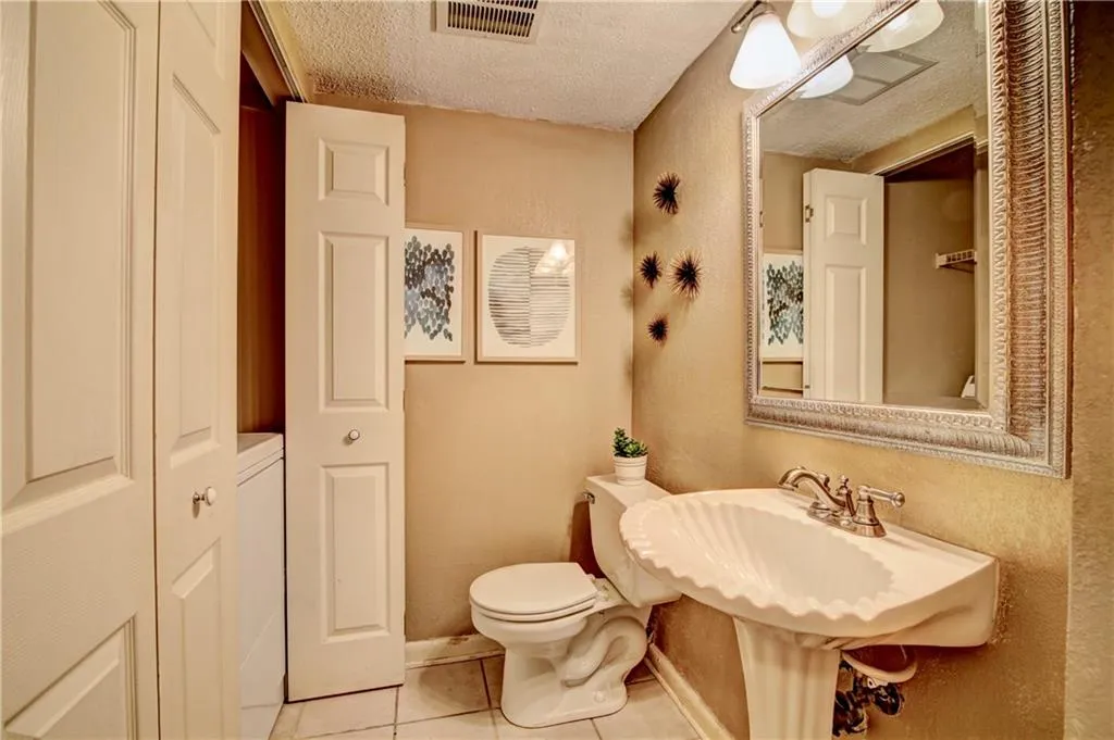 6900 Roswell Road Unit M3, Atlanta, Georgia 30328, 2 Bedrooms Bedrooms, ,2 BathroomsBathrooms,Residential,Sold,6900 Roswell Road Unit M3,5942322