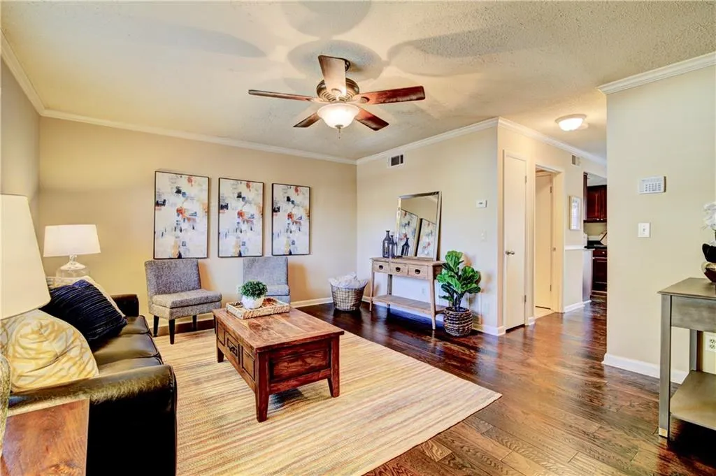 6900 Roswell Road Unit M3, Atlanta, Georgia 30328, 2 Bedrooms Bedrooms, ,2 BathroomsBathrooms,Residential,Sold,6900 Roswell Road Unit M3,5942322
