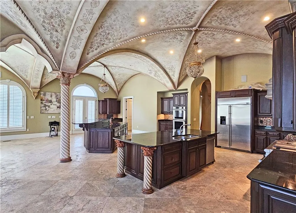 Reception with sink and decorative columns