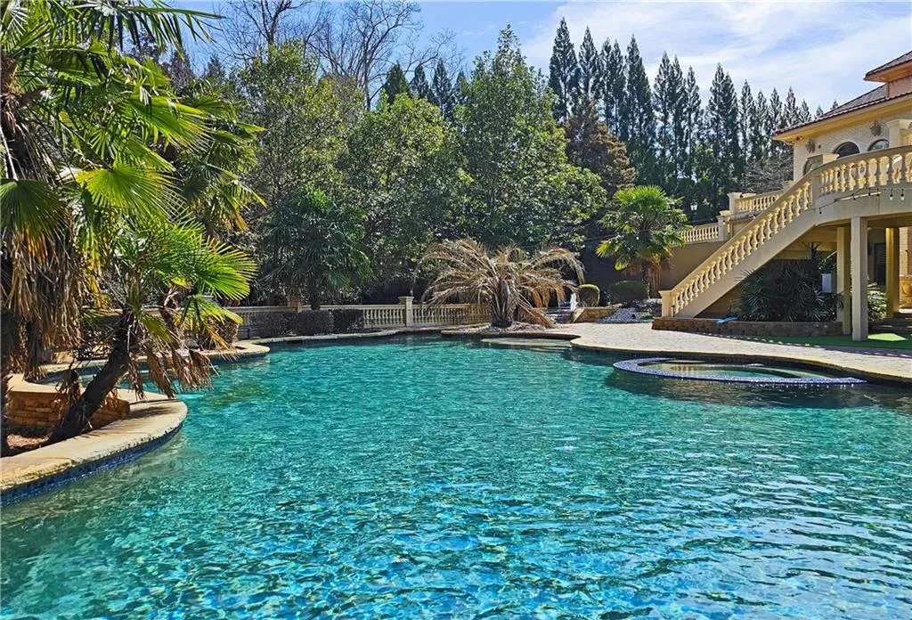 View of pool featuring an in ground hot tub