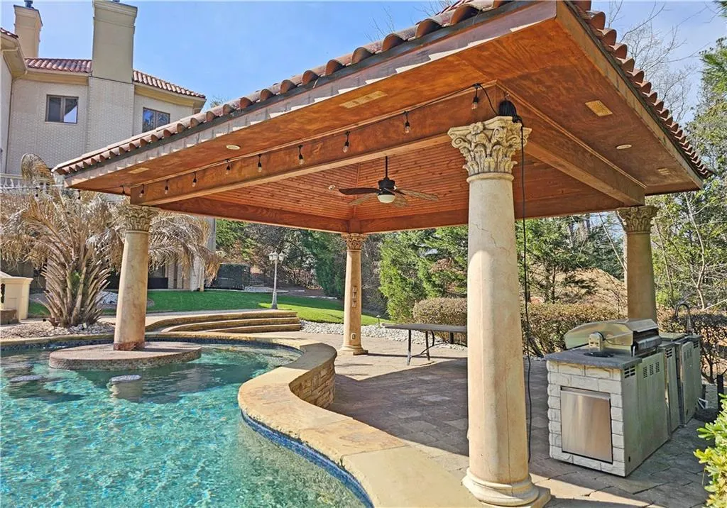 4561 Northside Drive NW, Sandy Springs, Georgia 30327, 7 Bedrooms Bedrooms, ,7 BathroomsBathrooms,Residential,Sold,4561 Northside Drive NW,7348063