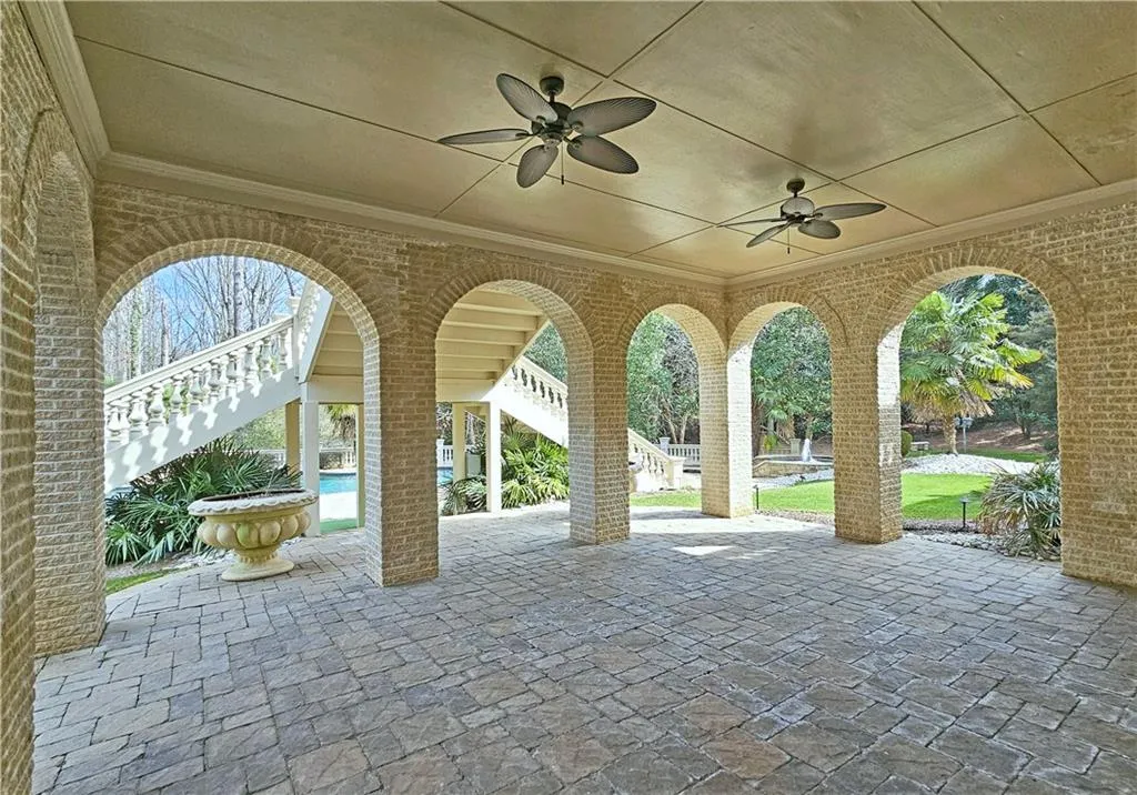 View of terrace with ceiling fan